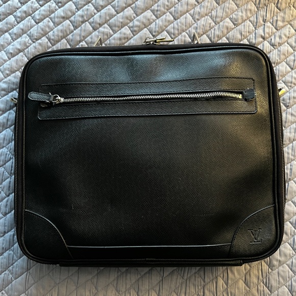 Louis Vuitton Black Taiga Leather Odessa Computer Bag - Picture 2 of 9
